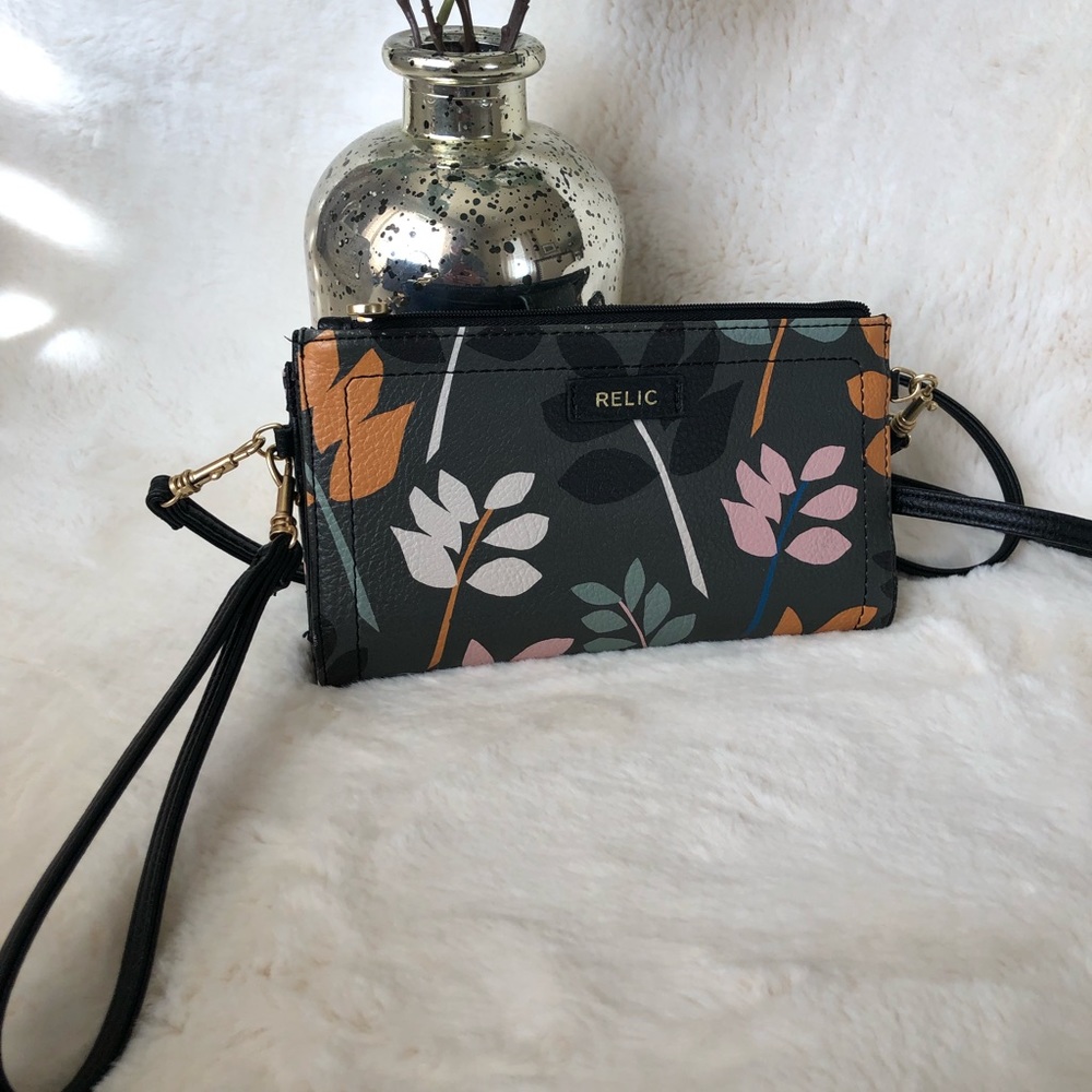 Relic floral wallet wristlet